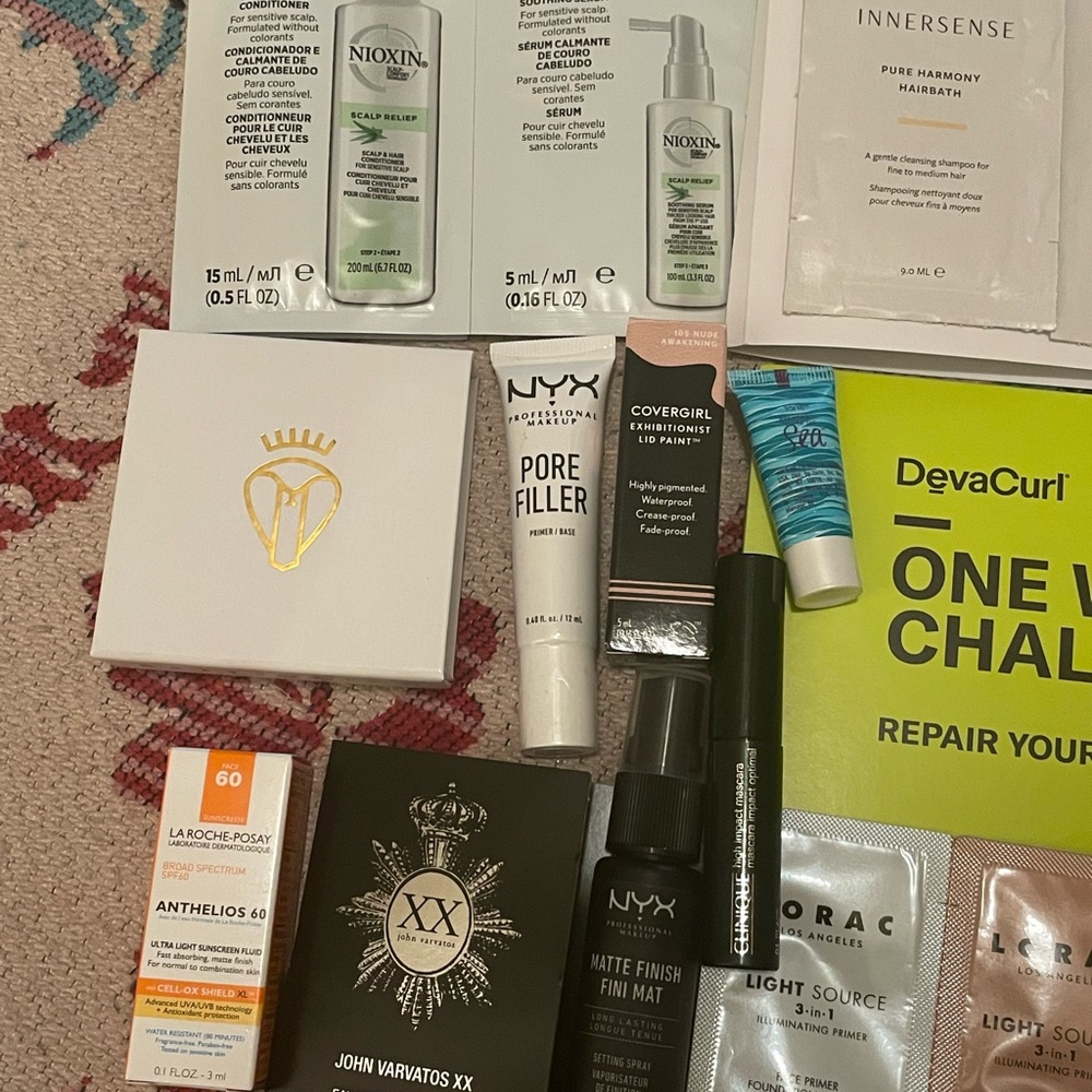 Hair and makeup lot - Picture 3 of 4